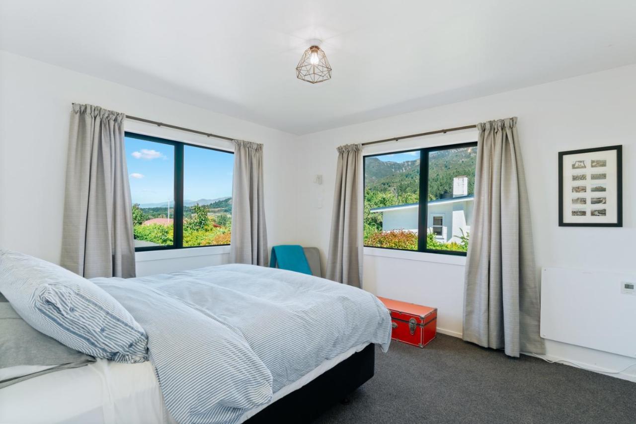 Views On Parry - Lake Hawea Holiday Home Exterior photo